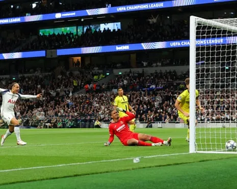 Goalkeeper Luiz's Game-Changing Blunder Hands Spurs Opening-Night Triumph